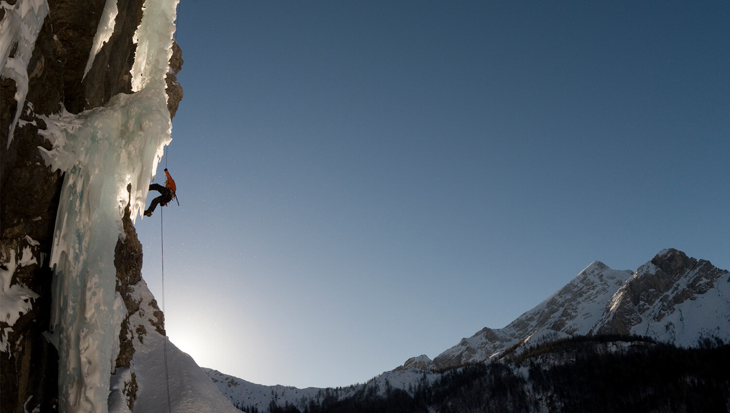 Die Extremsportart setzt Klettererfahrung und Eiskenntnis voraus