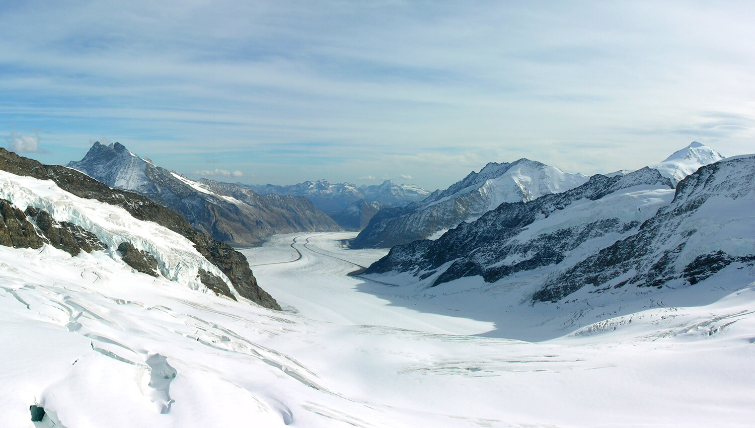 Artikel_News_Wandern-am-Aletschgletscher-im-Winter_02