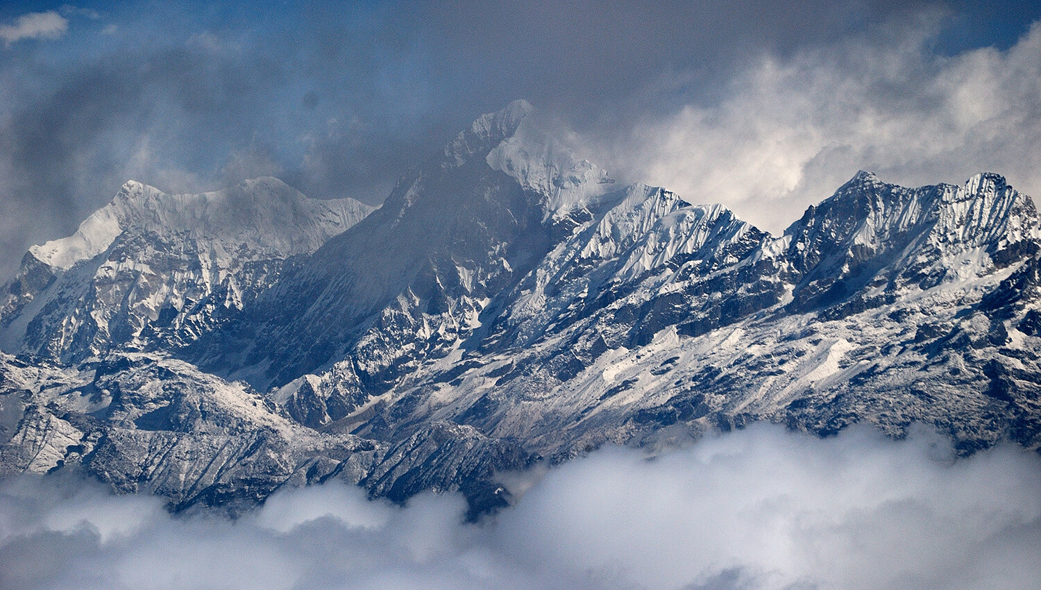 Der dritthöchste Berg der Erde, der 8.586 m hohe Kangchendzönga in Indien