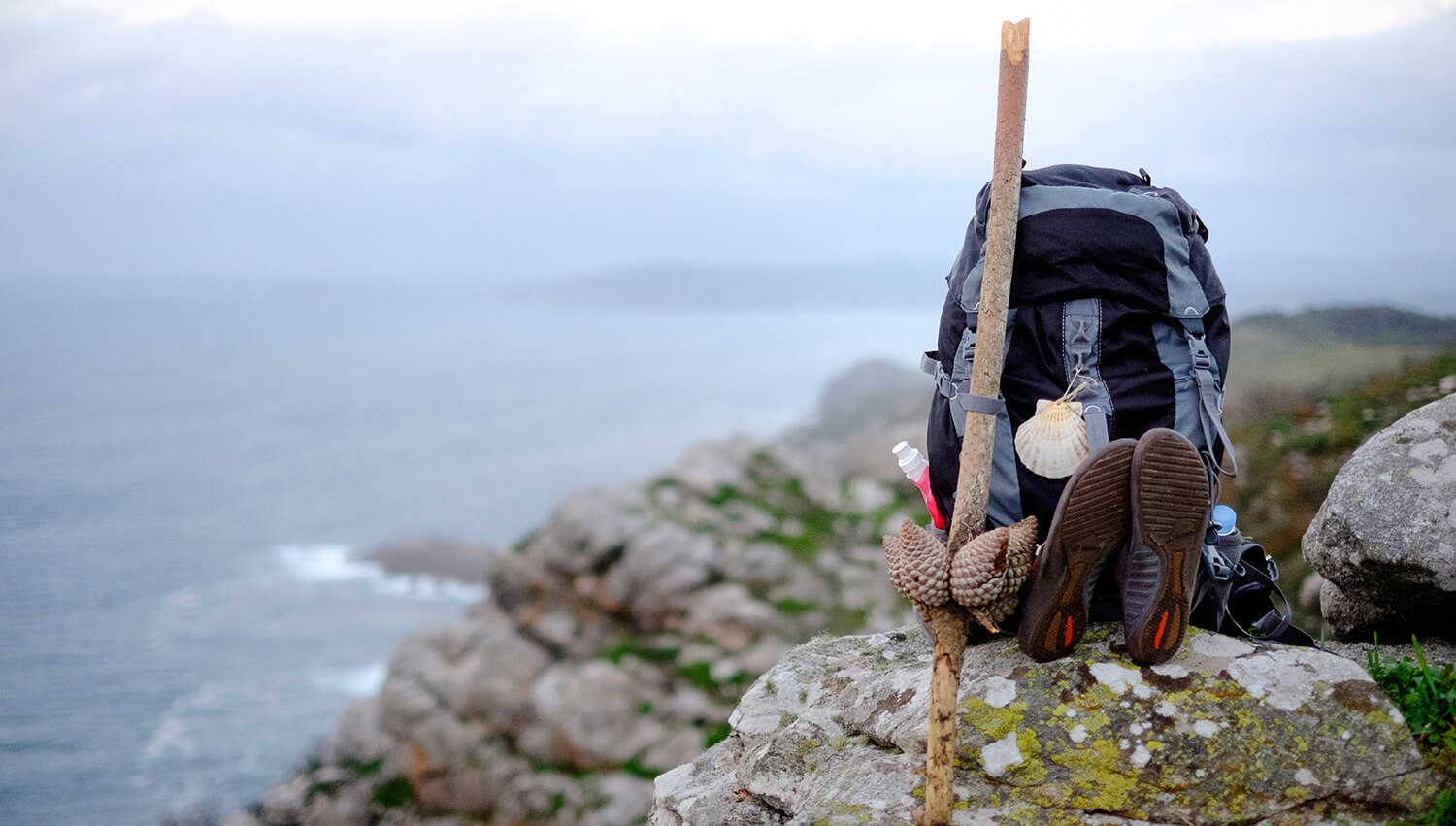 Auch auf dem Jakobsweg sollte man den Rucksack so leicht wie möglich packen