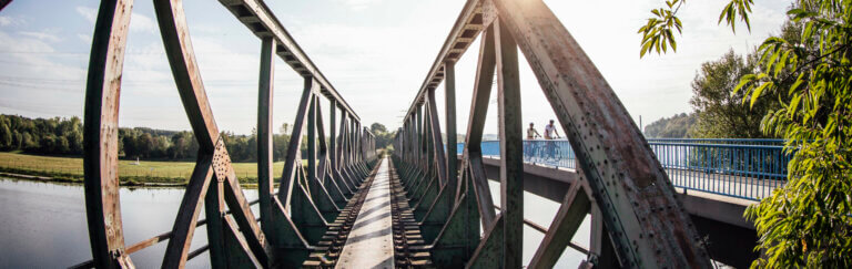 Ruhrtalradweg bei Bochum: Blick auf Brücke beim Eisenbahnmuseum