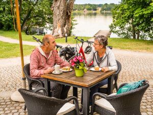 Bei Kaffee & Kuchen werden direkt Pläne für die nächste Tour geschmiedet. | © TMV/Tiemann